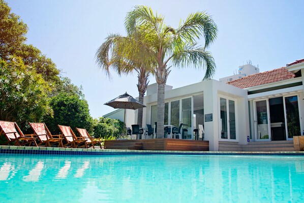 Outdoor pool, pool loungers