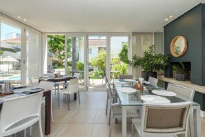 Daily full breakfast for a fee - First Avenue Guesthouse (Gqeberha (Port Elizabeth))