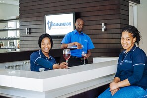 Bar (on property) - First Avenue Guesthouse (Gqeberha (Port Elizabeth))