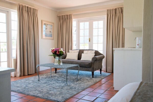 Double Rooms | Living area | Flat-screen TV