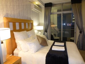 Habitación doble superior, 2 habitaciones | Ropa de cama de alta calidad y colchones con acolchado adicional