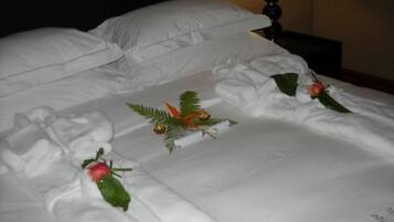 In-room safe, desk, soundproofing, WiFi