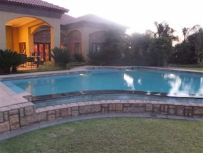 Outdoor pool - Witwater Guest House (Kempton Park)