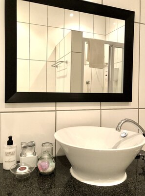 Family Room (6) | Håndvask på badeværelset