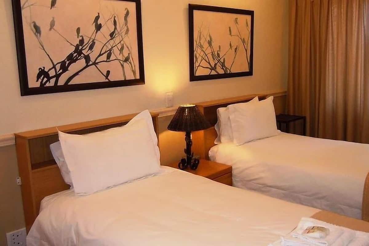 Standard Twin room (2)