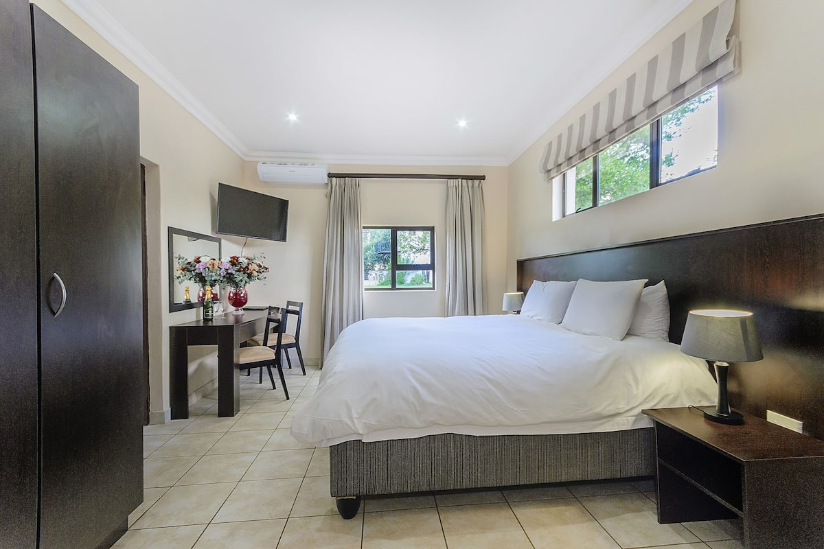 Family Apartment | 1 bedroom, premium bedding, individually decorated