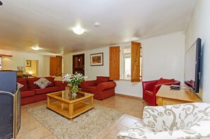 Living room - Stornoway Lodge (Muldersdrift)