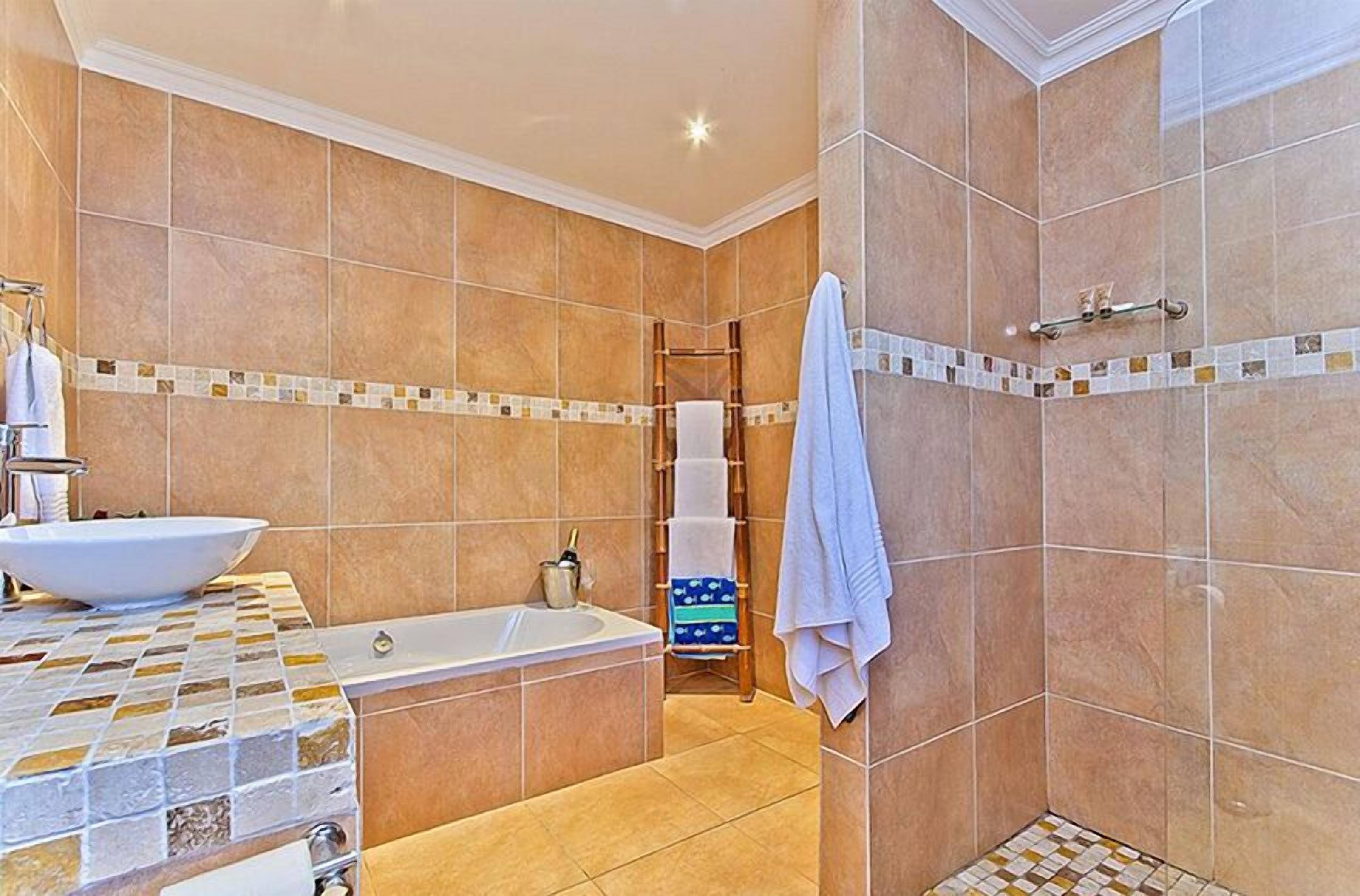 family house | bathroom | free toiletries, hair dryer, towels, soap