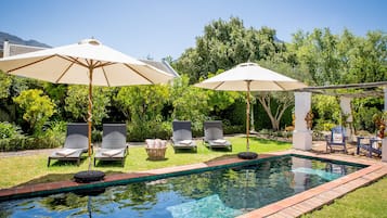 2 outdoor pools, sun loungers