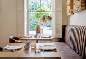 Sudah termasuk sarapan ala kontinental setiap hari