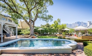 2 outdoor pools, pool loungers