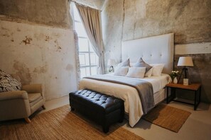 In-room safe, desk, iron/ironing board, free cribs/infant beds - Leipzig Country House Winery (Worcester)