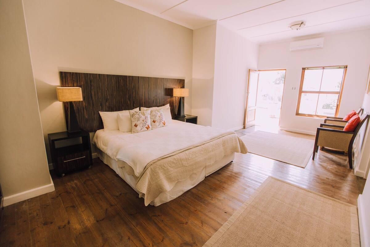 Luxury Double Room, Bathtub | In-room safe, desk, iron/ironing board, cribs (free)