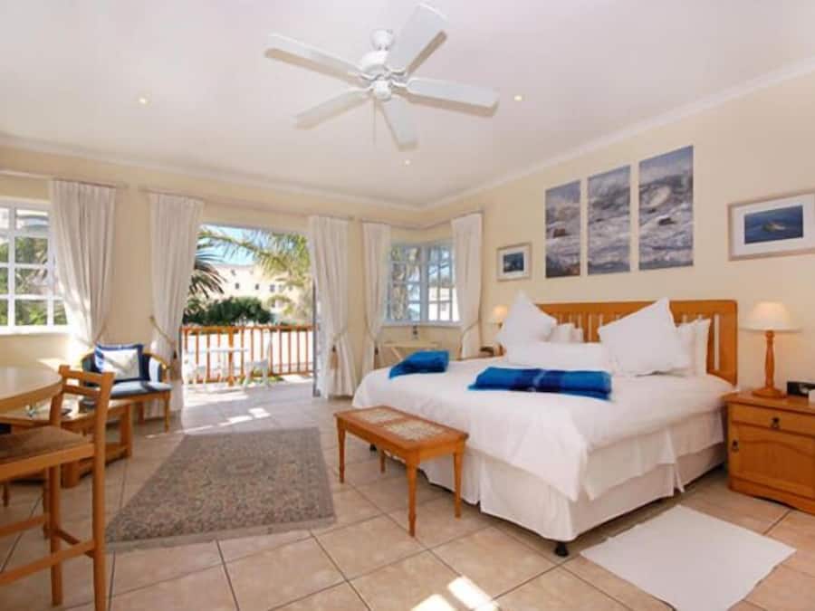 Premium bedding, in-room safe, free WiFi, bed sheets