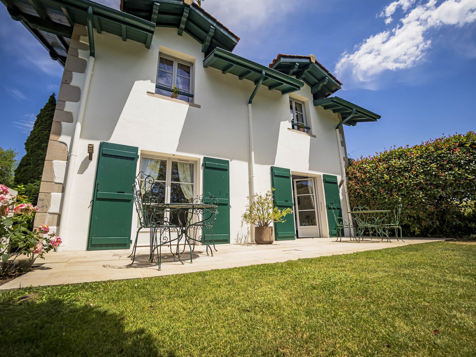 Phòng đôi tiện nghi đơn giản, 1 giường cỡ king, bồn tắm thủy lực, tầng trệt | Hiên