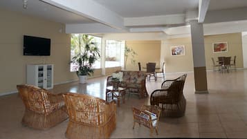 Área de estar no saguão