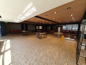 Se sirven desayunos, almuerzos y cenas; cocina local