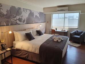 普通套房, 1 張特大雙人床, 城市景觀 | 1 間臥室、高級寢具、迷你吧、客房內保險箱