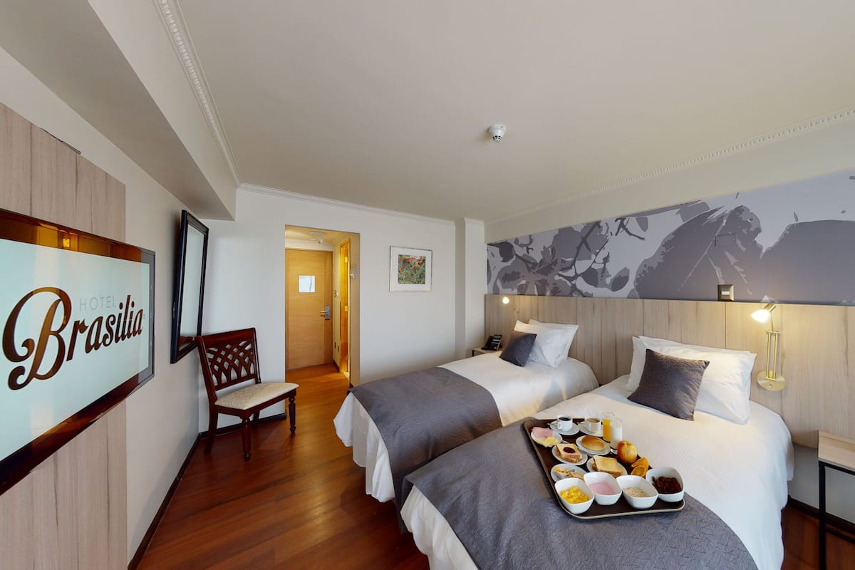 Junior suite, 1 kingsize bed, uitzicht op stad | 1 slaapkamer, luxe beddengoed, een minibar, een kluis op de kamer