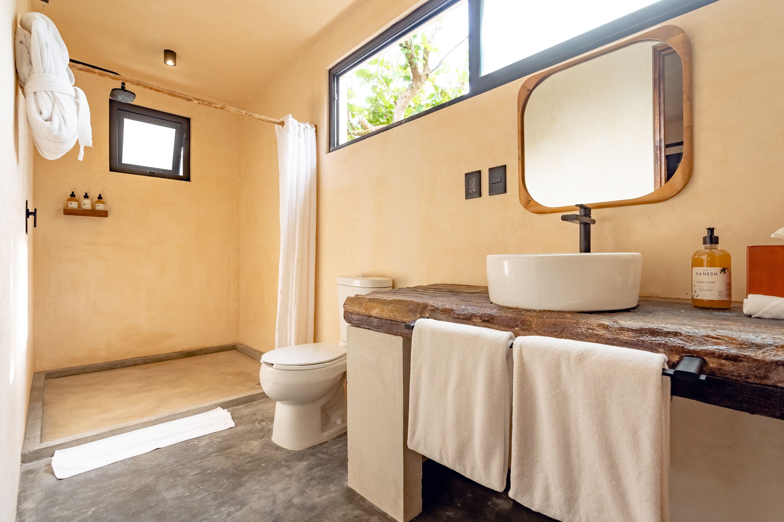 superior room, garden view | bathroom | shower, free toiletries, bathrobes, towels