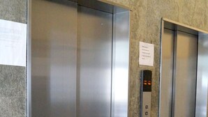 A modern elevator with a digital display and a control panel. - Apartamentos San Isidro (Santiago)