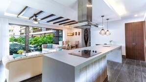 Appart'hôtel Luxe, 3 chambres, cuisine, vue piscine | Vue de la chambre