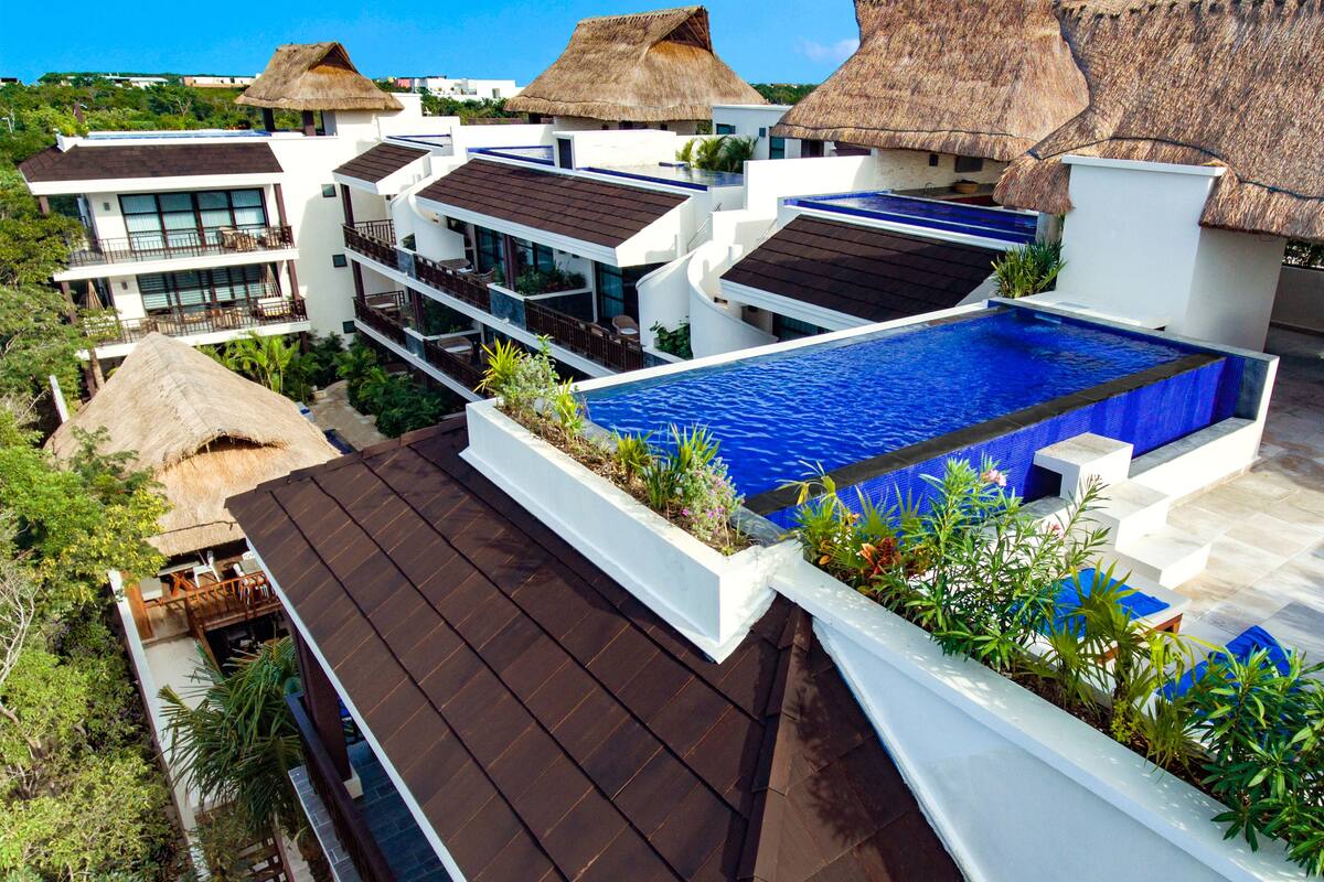 Penthouse Deluxe, 3 chambres, piscine privée, vue piscine | Vue depuis le balcon