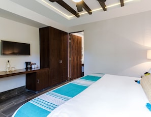 Luxury-Apartment, 3 Schlafzimmer, Küche, Poolblick | Hochwertige Bettwaren, Zimmersafe, Bügeleisen/Bügelbrett