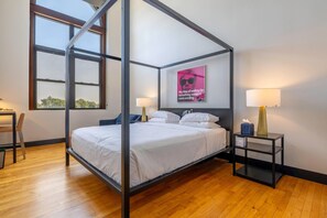 Habitación estándar, 1 cama King size, para no fumadores | Ropa de cama de alta calidad, camas con pillow-top y minibar 