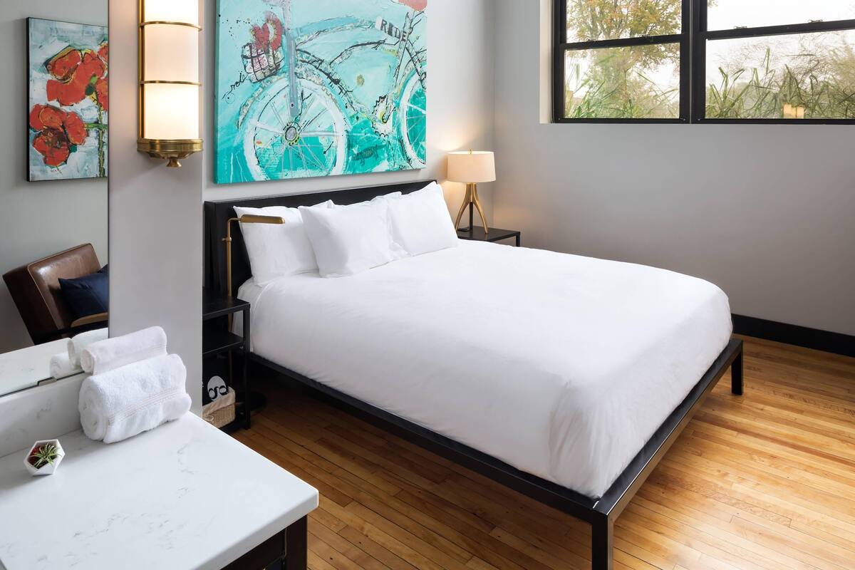 Egyptian cotton sheets, premium bedding, pillowtop beds, minibar