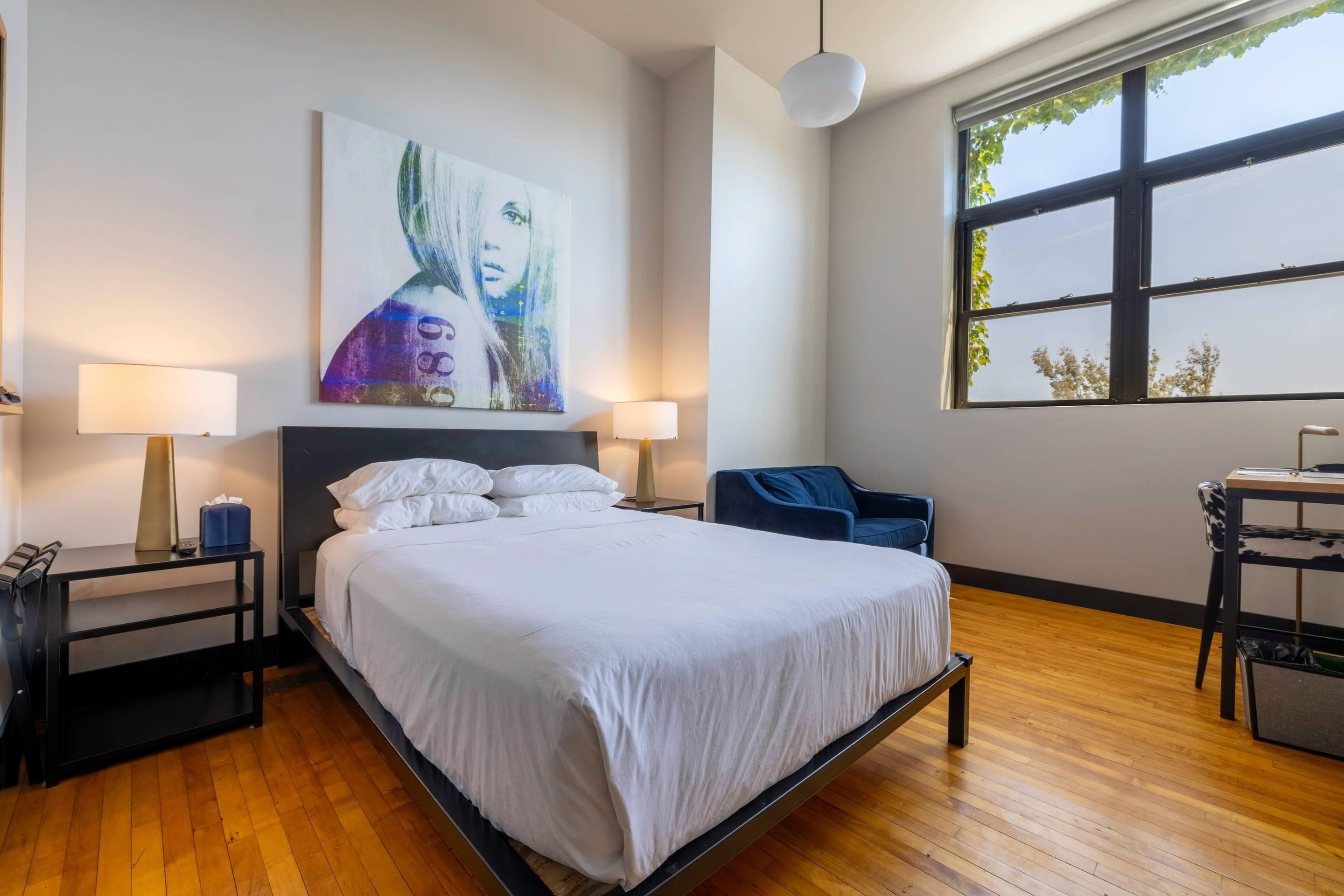 Standard Room, 1 Queen Bed with Sofa bed, Non Smoking | Egyptian cotton sheets, premium bedding, pillowtop beds, minibar