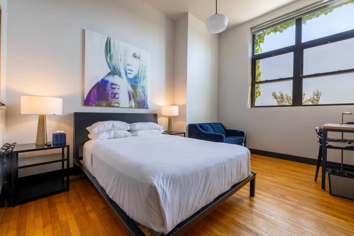 Standard Room, 1 Queen Bed with Sofa bed, Non Smoking | Premium bedding, pillowtop beds, minibar, desk