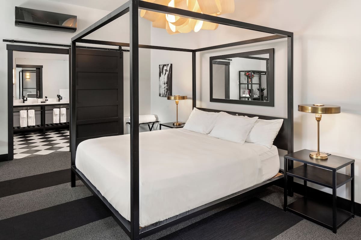 Standard Room, 1 King Bed, Non Smoking