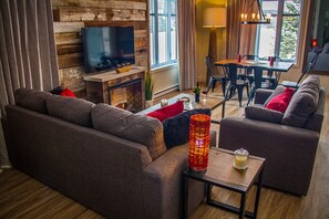Condo, 2 Bedrooms, Full Kitchen, Balcony, Lake View | Living room | 43-inch LED TV with cable channels, TV, fireplace - Le Viking Resort & Marina (Sainte-Marguerite-du-Lac-Masson)
