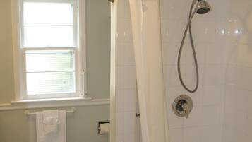 Premium House, 4 Bedrooms, River View, Overwater | Bathroom | Combined shower/tub, free toiletries, hair dryer, towels