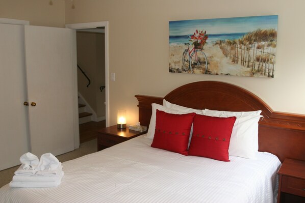 Premium-Haus, 4 Schlafzimmer, Flussblick, auf dem Wassser | 3 Schlafzimmer, individuell dekoriert, individuell eingerichtet