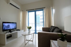 Quarto standard | Área de estar | TV de tela plana