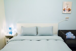Double Room (Blue) | Down comforters, blackout drapes, free cribs/infant beds, free WiFi - Nice Guanxi (Guanxi)