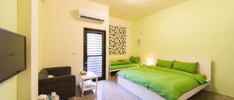 Triple Room (Green) | Down comforters, blackout drapes, free cribs/infant beds, free WiFi