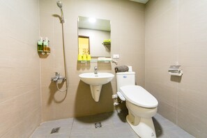 Triple Room (Green) | Bathroom