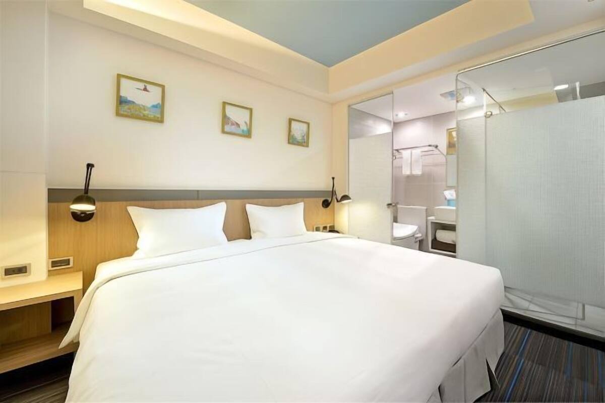 Desk, blackout drapes, rollaway beds, free WiFi