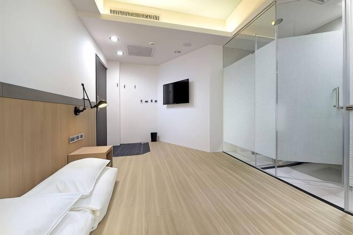 Desk, blackout drapes, rollaway beds, free WiFi