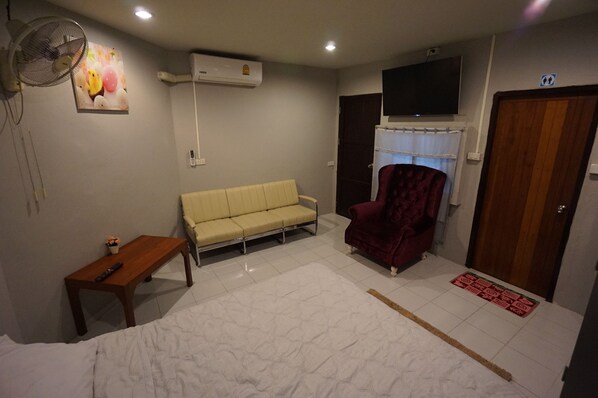 Standard Double Room | Living area