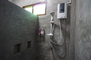 Bathroom shower - PK Hostel (Ayutthaya)
