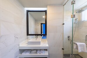 Premier kamer (Deluxe - Onsen bath service included) | Badkamer | Gratis toiletartikelen, een haardroger, badjassen, pantoffels