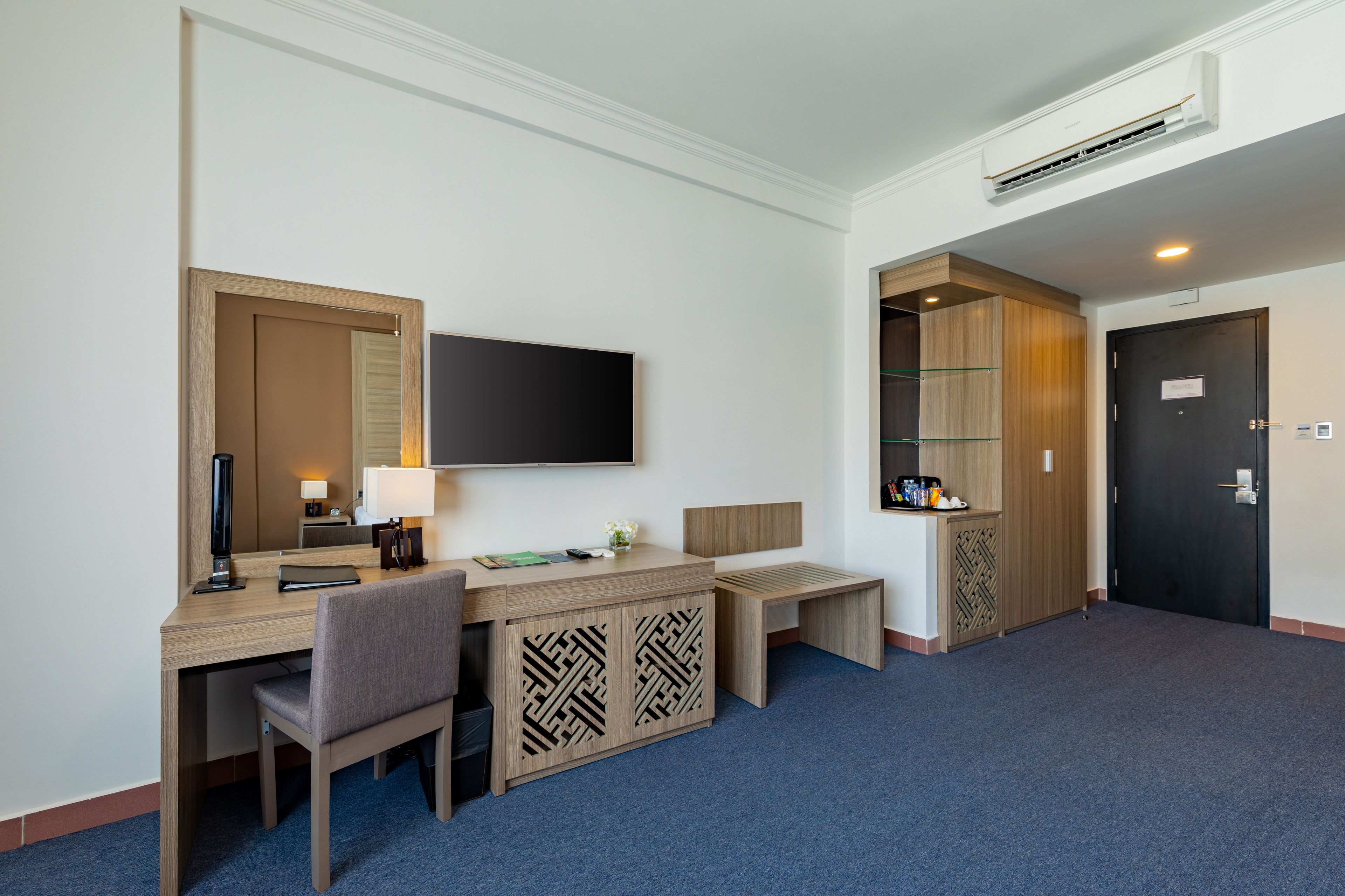 superior double or twin with bathtub - onsen bath service included | 1 bedroom, in-room safe, individually decorated, individually furnished