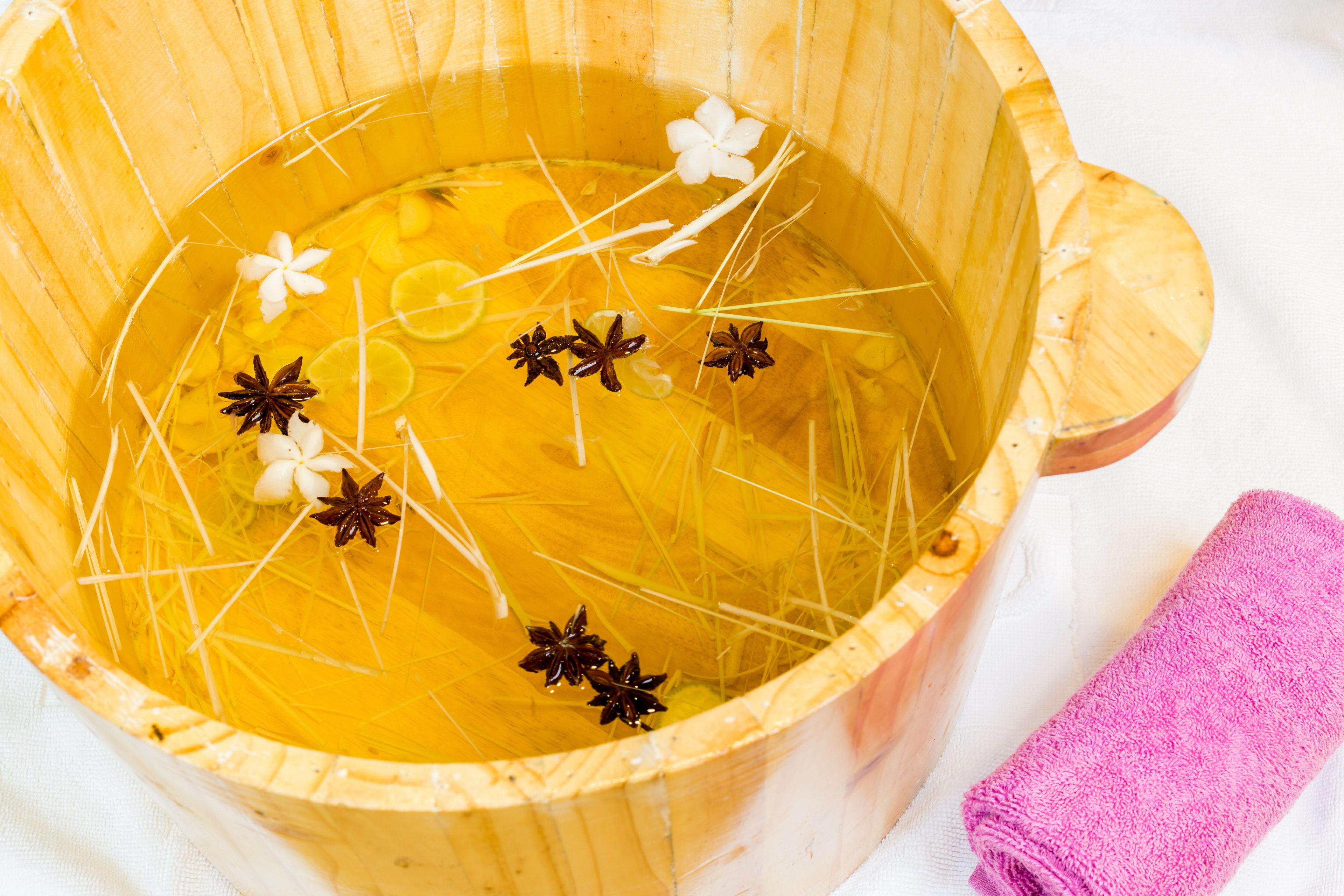 body treatments, hot stone massages, thai massages