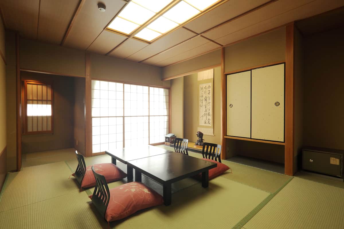 Traditionele kamer (Japanese Style) | Een bureau, gratis wifi