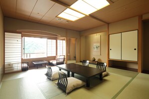 Japanese Traditional Room | Living area - Hotel Futaba (Yuzawa)