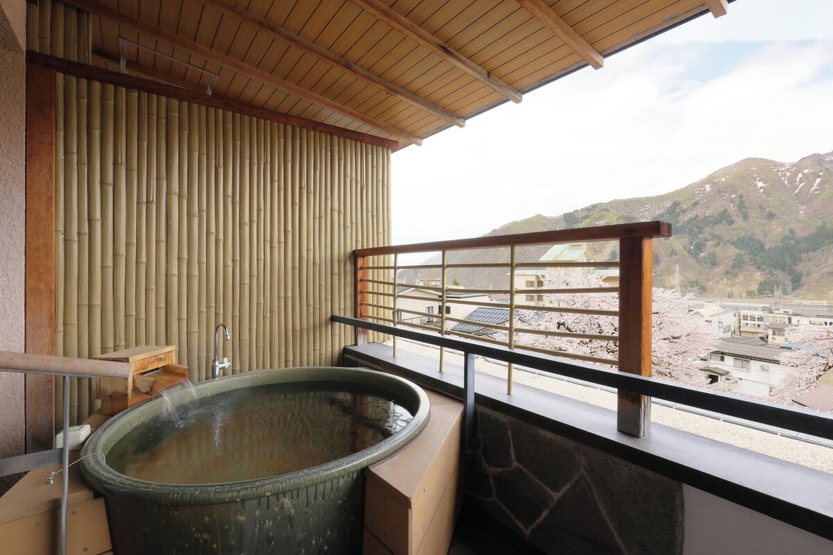 Phòng truyền thống (Japanese Style, Private Open-air bath) | Bàn, truy cập Internet không dây miễn phí 